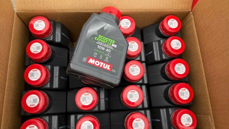 Hải quan phát hiện 16.000 hộp dầu nhớt giả nhãn hiệu MOTUL
