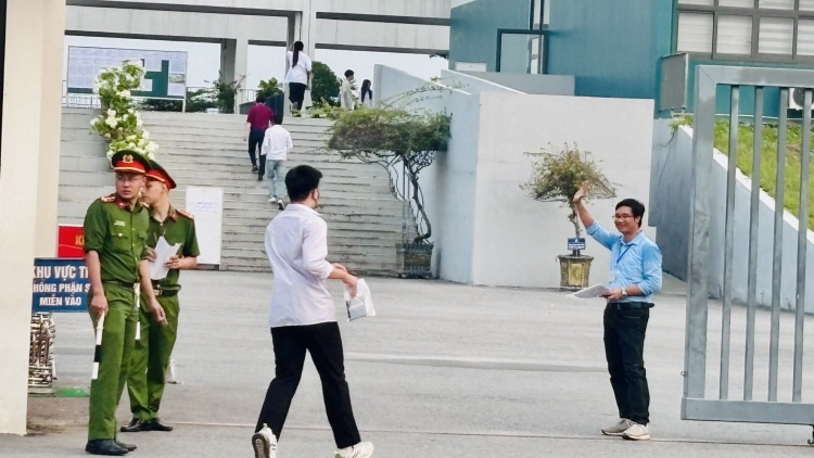 Hơn 300 thí sinh Tuyên Quang thi môn đầu tiên của Kỳ thi tốt nghiệp THPT lần 2