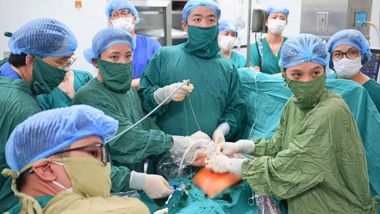 Lần đầu tiên áp dụng kỹ thuật FETO điều trị thoát vị hoành bẩm sinh