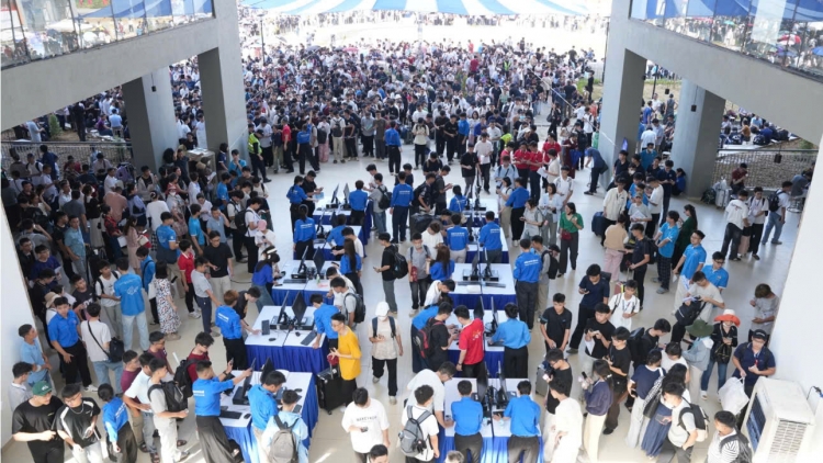 Nhiều tân sinh viên Trường ĐH Công nghệ được nhận học bổng STEM của Chính phủ