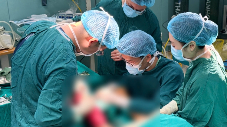 Suýt mất 2 bàn thân vì thói quen chườm nóng tại nhà