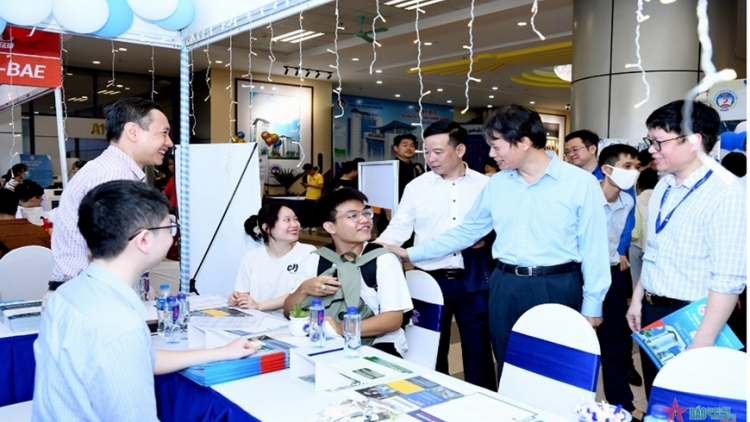 Đồng bộ chính sách để đưa tiếng Anh trở thành ngôn ngữ thứ 2