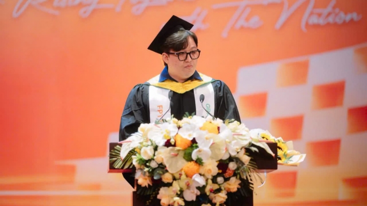 Từ thợ đúc ở Nhật Bản đến tốt nghiệp thủ khoa đại học ở tuổi 27