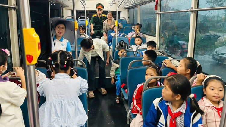 110 học sinh Tiến Sơn chưa đến trường: có chuyến xe đón "ngậm ngùi" về không
