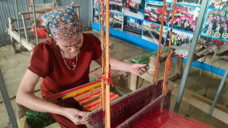 Người già giữ hồn di sản