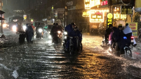 Bí quyết đảm bảo an toàn khi đi đường mùa mưa bão