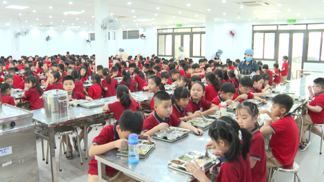 Hà Nội đảm bảo bữa ăn bán trú đủ dinh dưỡng và an toàn