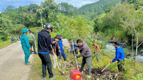 Xây dựng cầu dân sinh ở thôn Ki’nonh, xã Hùng Sơn