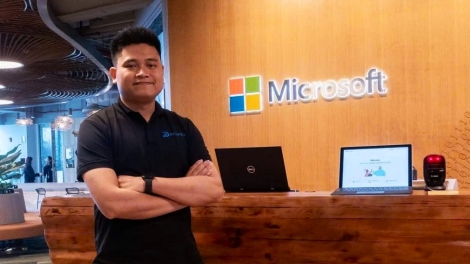 Người già bị lừa đảo qua mạng