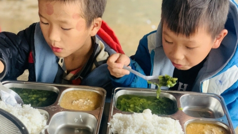 Học sinh ở các xã biên giới được hỗ trợ bữa ăn trưa 450.000 đồng/tháng