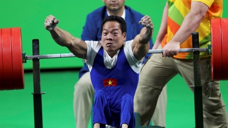 Người nâng tạ, nâng niềm tin Tổ quốc