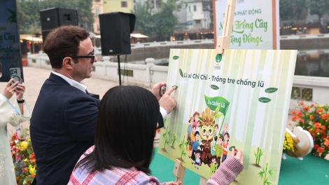 Tre chống lũ ở Tây Nghệ An