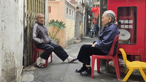 Thương cha mẹ già nhưng lại dễ cáu gắt khi nói chuyện