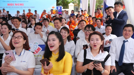 sôi động ngày hội văn hóa EVNNPT