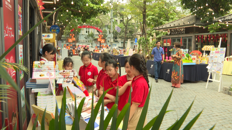 Cuộc thi "Xếp sách nghệ thuật"