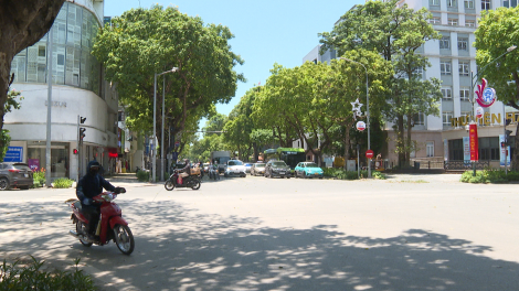 Mưu sinh trong "chảo lửa" Hà Nội trên 40 độ C