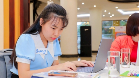 Cô giáo khiếm thị ở Quảng Ngãi làm podcast
