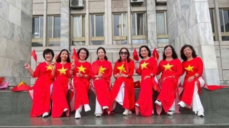 tuổi già cũng cần hội bạn của riêng mình