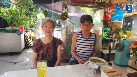 Mối duyên hơn 50 năm của cặp đôi cao tuổi Hà Nội