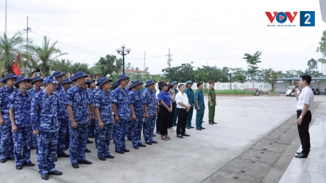 Các anh về, mái ấm nhà vui…
