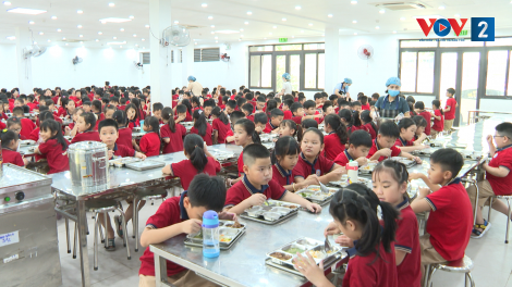 Hà Nội nâng cao chất lượng bữa ăn bán trú cho học sinh tiểu học