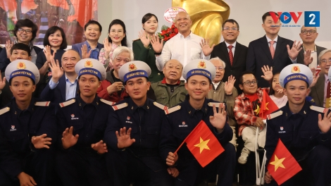 Hành trình 80 năm qua ống kính nhiếp ảnh gia Nguyễn Á - Một Việt Nam vững tin