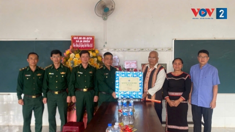 Bộ đội Biên phòng  Nghệ An chúc mừng Tòa Giám mục Giáo phận Vinh