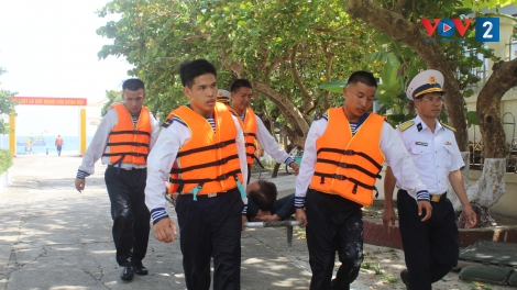 Cấp cứu kịp thời ngư dân bị tai biến giảm áp trên vùng biển Trường Sa