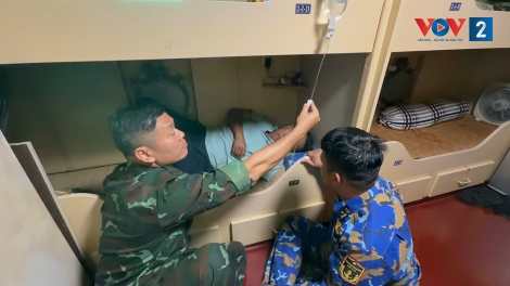 Hỗ trợ vận chuyển cấp cứu ngư dân bị nạn trên quần đảo Trường Sa