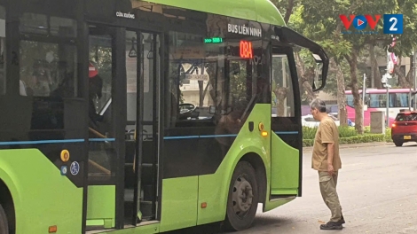 Xăng, dầu tăng giá chi phối thói quen di chuyển của người dân