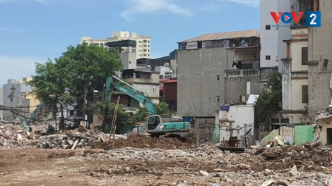 Bụi bủa vây nhà dân khu vực giải toả