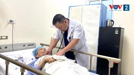 Cứu sống cụ bà 84 tuổi sốc tim nguy kịch bằng kỹ thuật "van trong van"