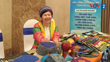 Người dệt lại ước mơ cho phụ nữ Mông ở cao nguyên đá Đồng Văn