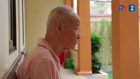 Bắt nạt người già không chỉ là đánh đập