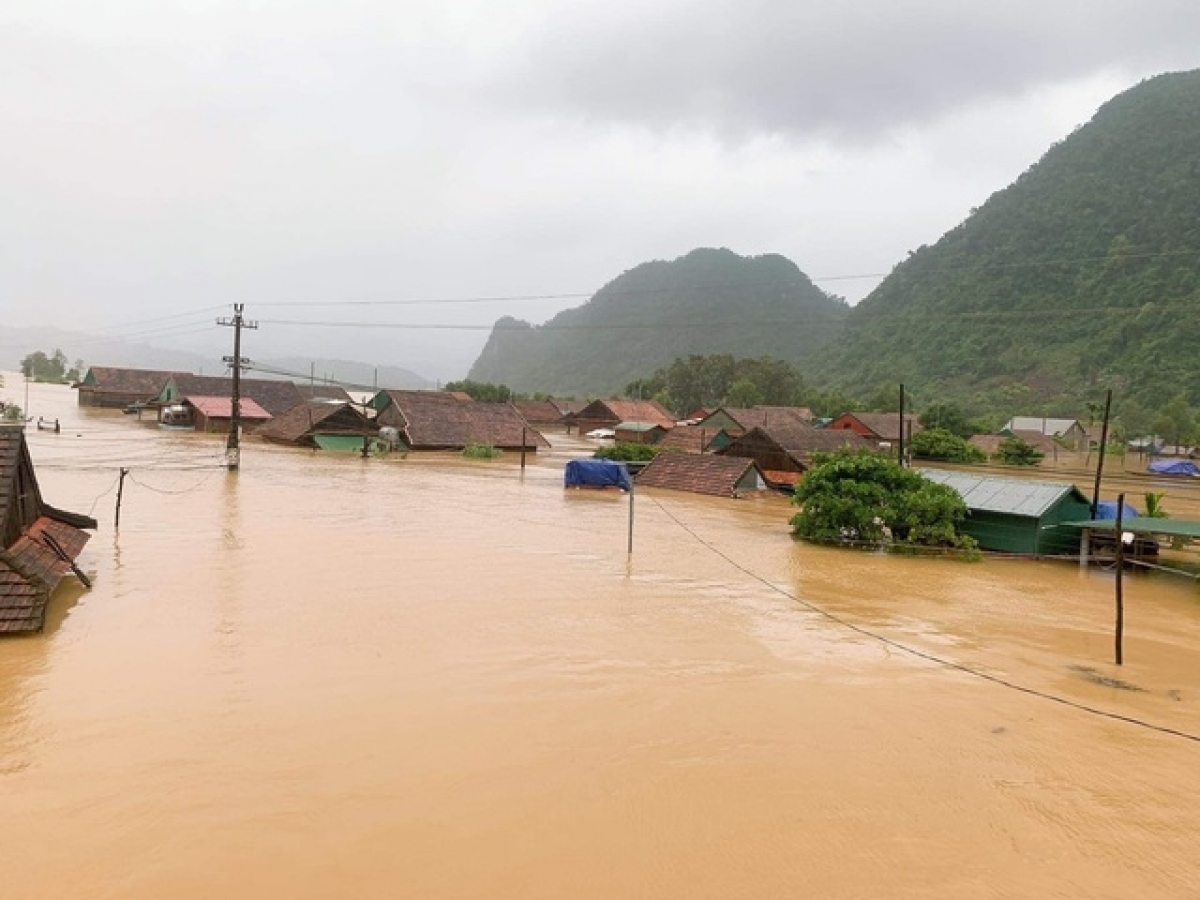 28 người chết, 12 người mất tích, hàng trăm nghìn ngôi nhà ngập lụt