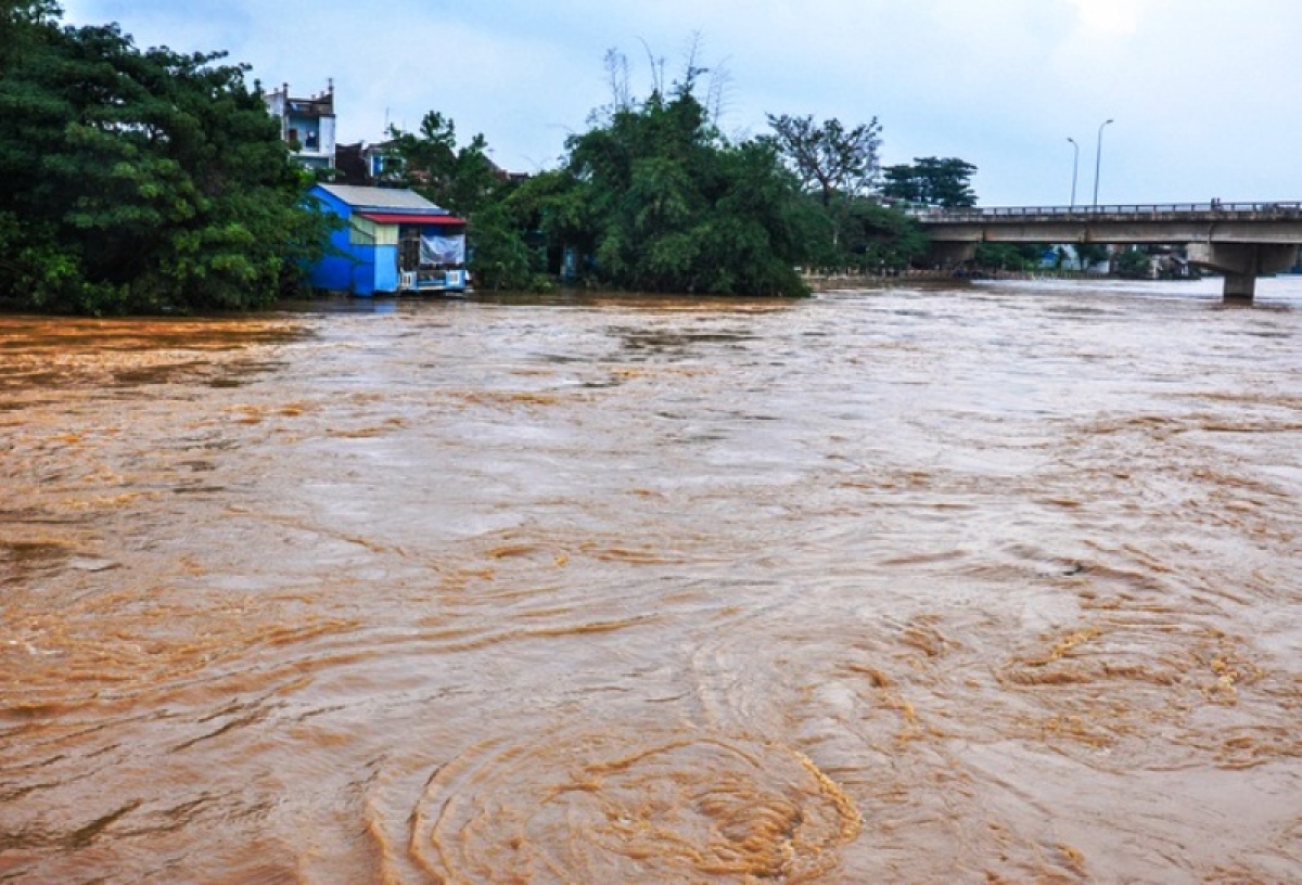 Lũ khẩn cấp trên sông Thạch Hãn, sông ở Thừa Thiên Huế, Quảng Nam