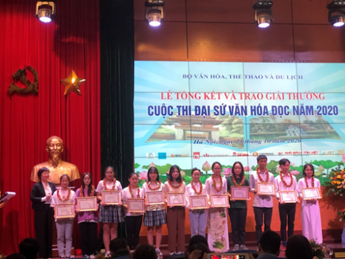 Các thí sinh đoạt giải Cuộc thi "Đại sứ văn hóa đọc năm 2020"