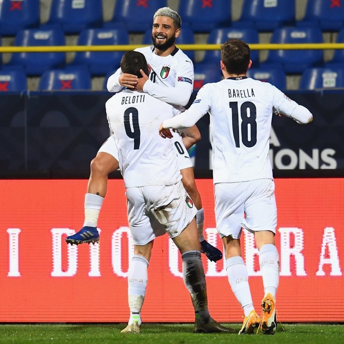 Andrea Belotti và Domenico Berardi góp công lớn trong chiến thắng của Italia
