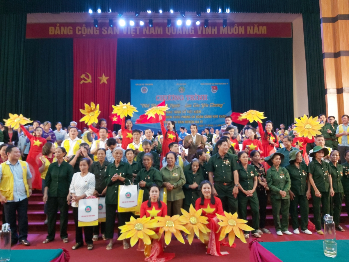 Cựu thanh niên xung phong gặp gỡ, giao lưu văn nghệ cùng đồng đội