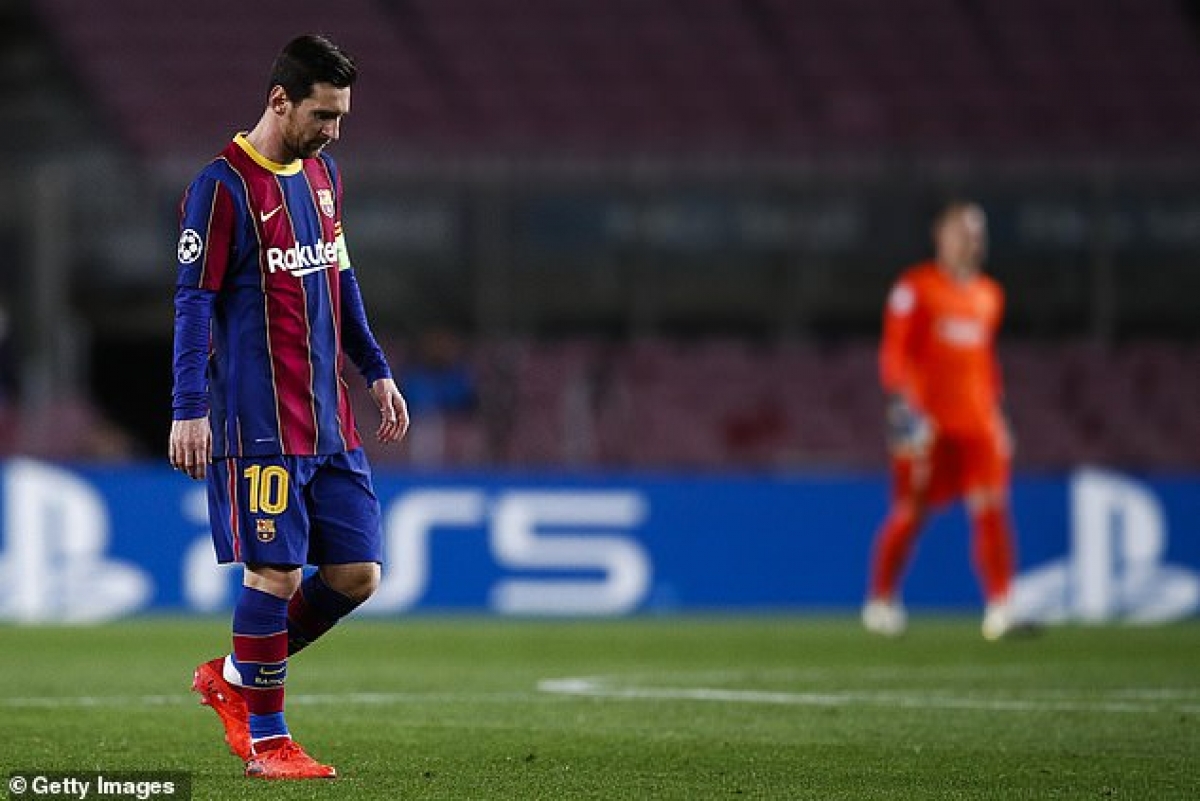 Siêu sao đội trưởng Barcelona, Lionel Messi, uể oải tại Nou Camp trong chiến thắng chật vật 2-1 trước Dynamo Kiev