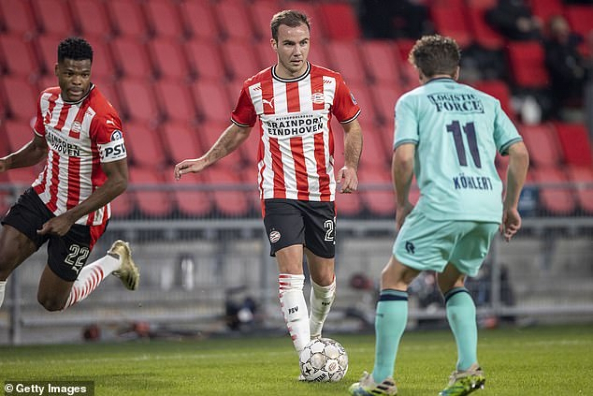 Goetze ký hợp đồng 2 năm và ghi 2 bàn/3 trận cho PSV Eindhoven mùa này
