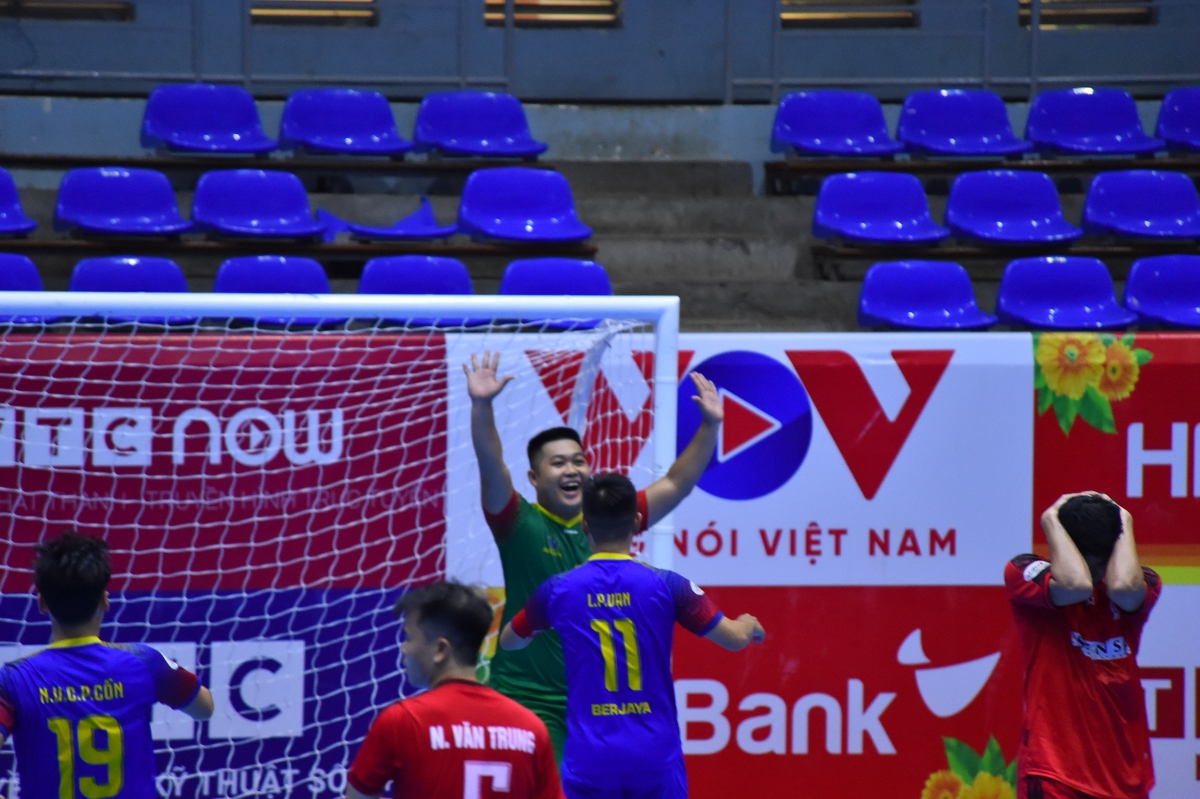 Quảng Nam gỡ hòa 4-4 khiến THH đánh mất quyền tự quyết tấm vé vào VCK
giải futsal HDBank cúp QG