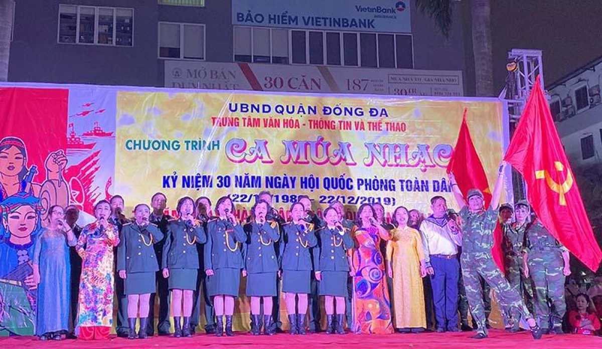 “Đội văn nghệ xung kích nữ chiến sỹ Trường Sơn”
​​​quận Đống Đa, thành phố Hà Nội giao lưu văn nghệ