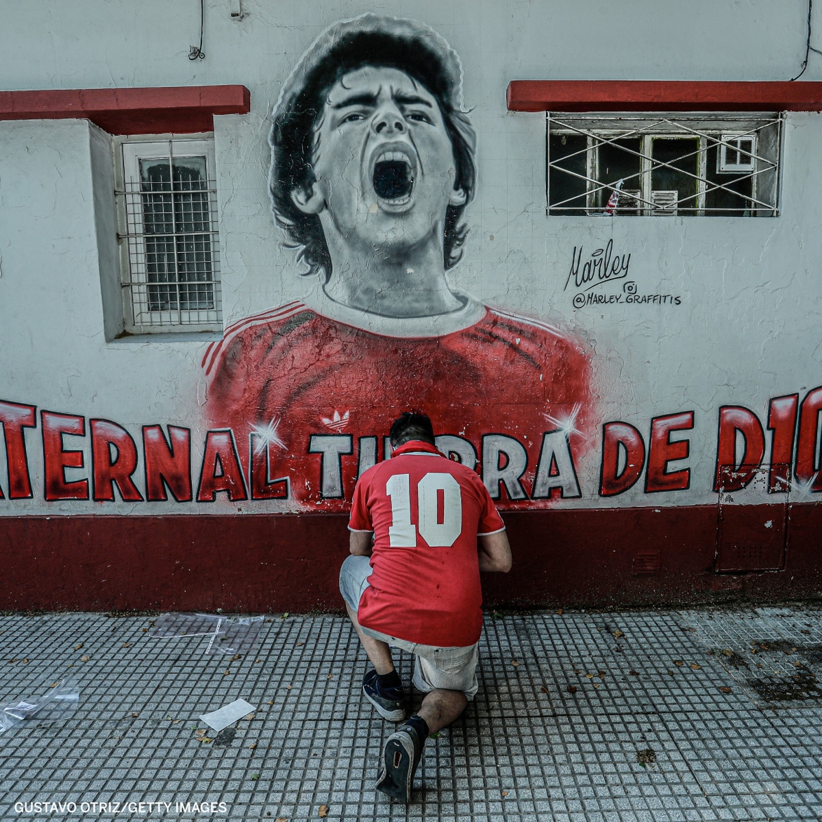 Người dân Argentina tiếc thương Maradona (Ảnh: Getty Images)