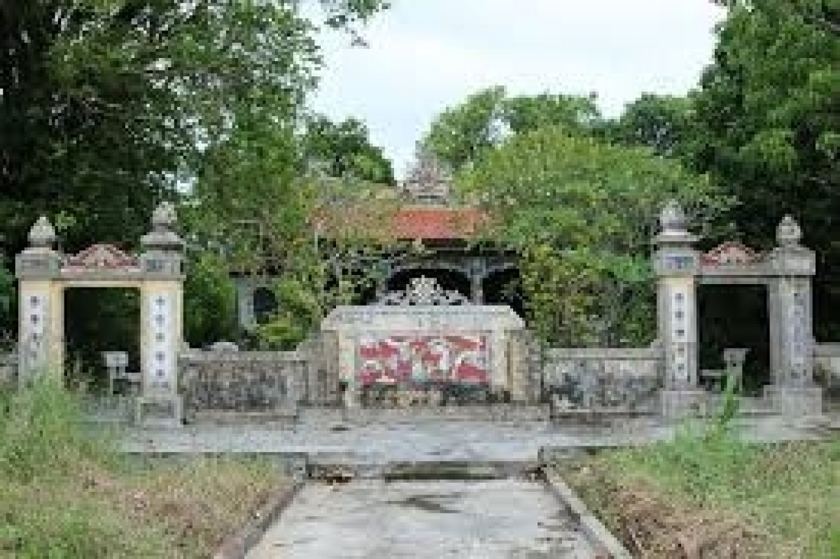 Phủ thờ quan Phụ chính Đại thần Tôn Thất Thuyết tại làng Vân Thê xã Thanh Thủy, huyện Hương Thủy, tỉnh Thừa Thiên Huế