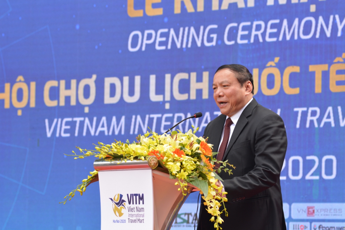 Thứ trưởng Bộ VH-TT&amp;DL Nguyễn Văn Hùng phát biểu tại lễ khai mạc (Ảnh: Tuấn Nam)