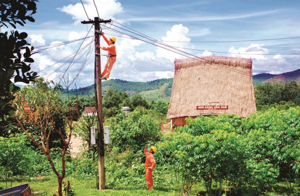 Điện lưới quốc gia về với buôn làng