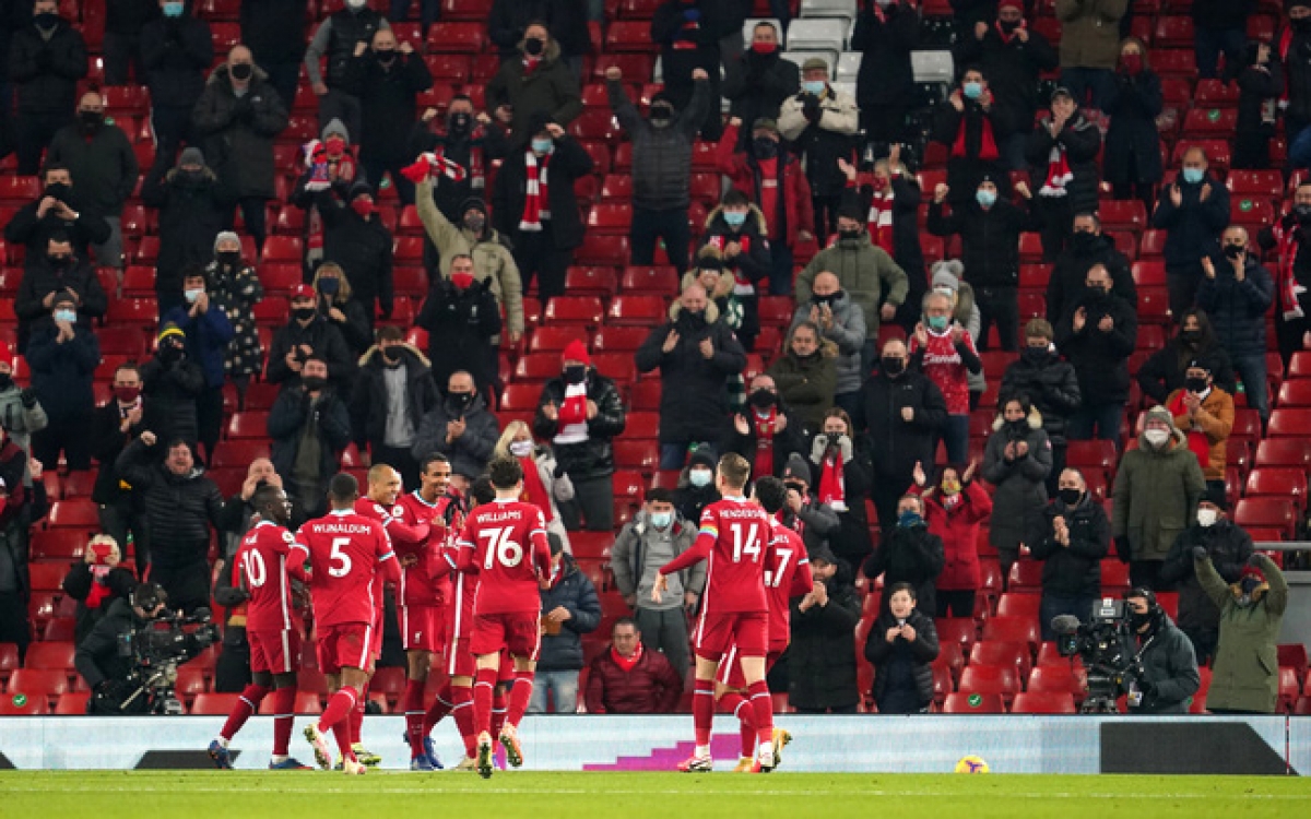 Liverpool thắng tưng bừng trong ngày khán giả được đến sân cổ vũ