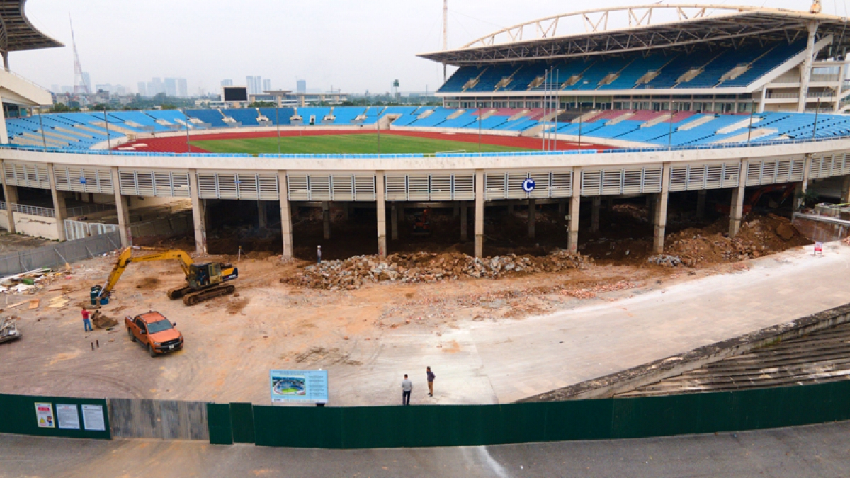 Khu vực khán đài của sân vận động Mỹ Đình đang được sửa chữa, nâng cấp.