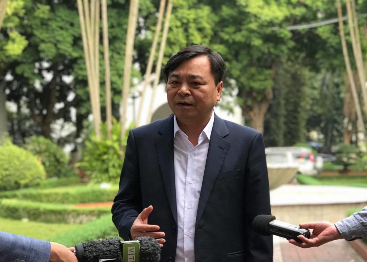 Thứ trưởng Bộ Nông nghiệp và Phát triển Nông thôn Nguyễn Hoàng Hiệp
trả lời phỏng vấn báo chí về xây dựng nhà ở an toàn phòng chống thiên tai